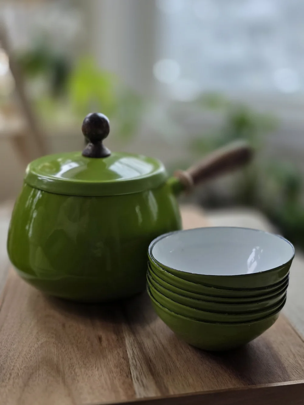 Green Enamel Fodue‎ Pot with Matching Bowls